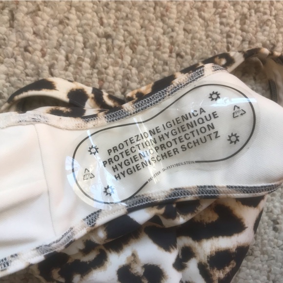 NWOT Abercrombie & Fitch Leopard One Piece Low Back Swimsuit - Picture 5 of 8